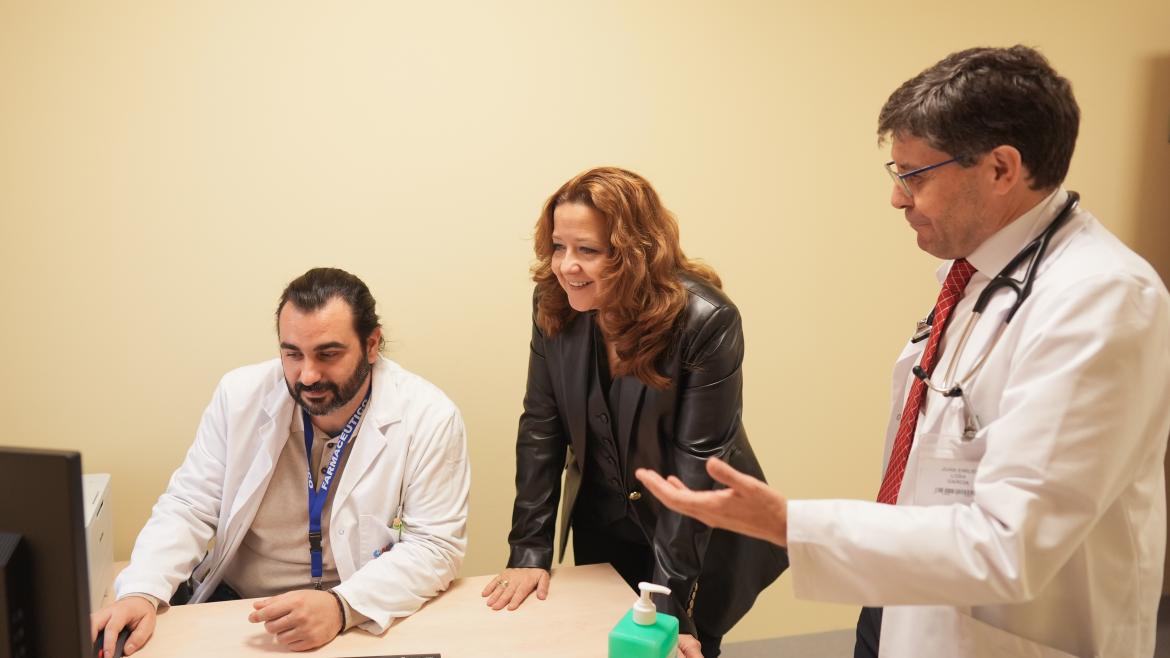 La consejera Fátima Matute durante la inauguración del Centro sanitario Sandoval Sur