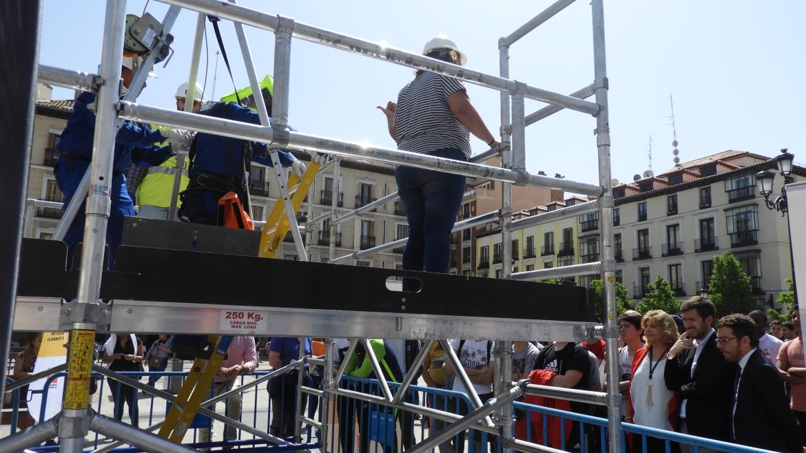 Engracia Hidalgo visita la plaza de Isabel II