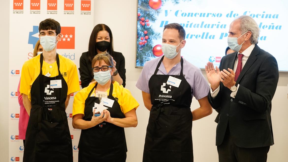 Enrique Ruiz Escudero durante la entrega del galardón del V Concurso de Cocina Hospitalaria Navideña