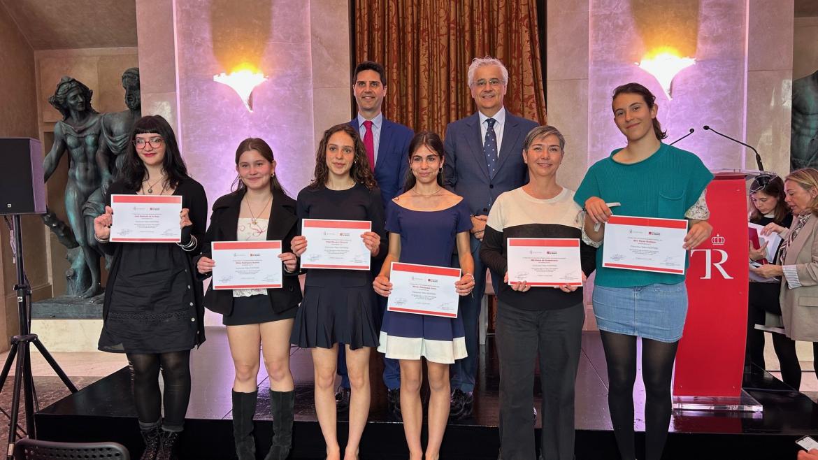El consejero Emilio Viciana durante la entrega de los diplomas a los centros escolares ganadores del concurso didáctico EsÓpera