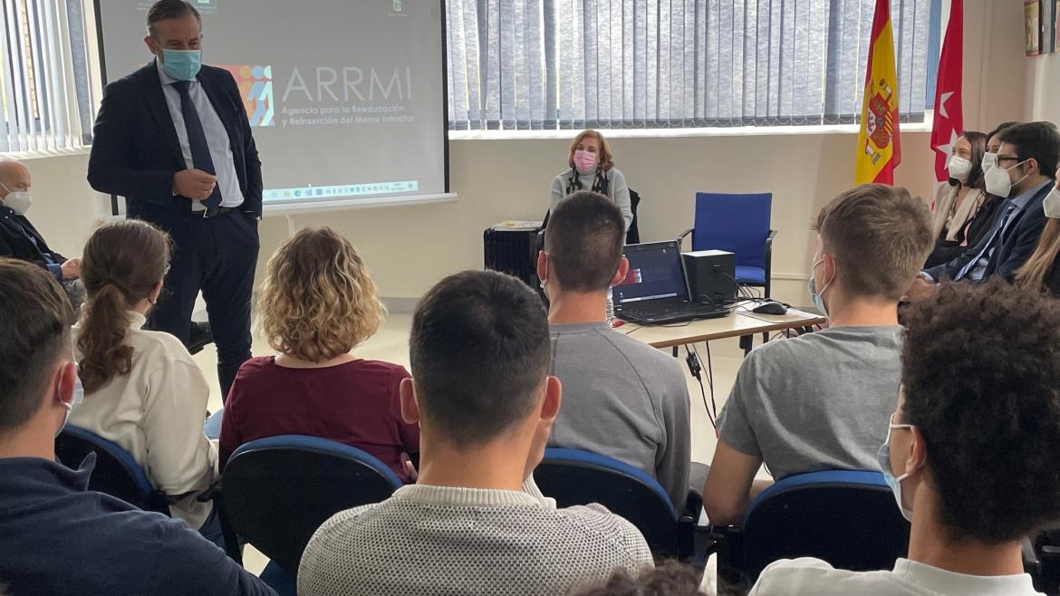 Enrique López inaugura los talleres organizados por la ARRMI Enrique López en los talleres organizados por la ARRMI