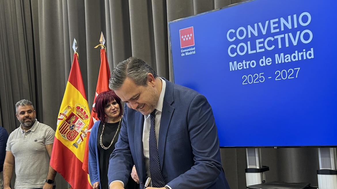 El consejero Jorge Rodrigo firma el nuevo convenio colectivo de los trabajadores de Metro de Madrid