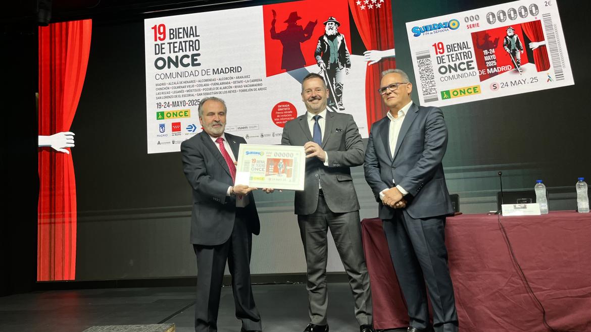 El consejero Mariano de Paco Serrano en la presentación de la Bienal de Teatro de la ONCE