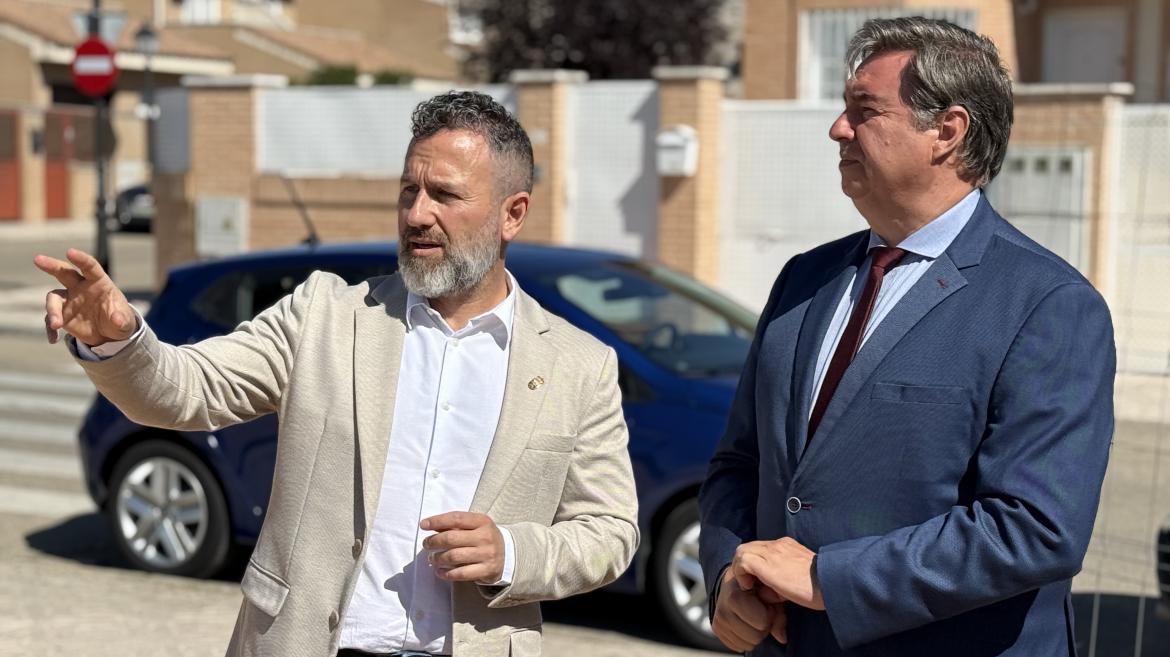 El viceconsejero José Antonio Sánchez durante su visita a  Torrejón de la Calzada