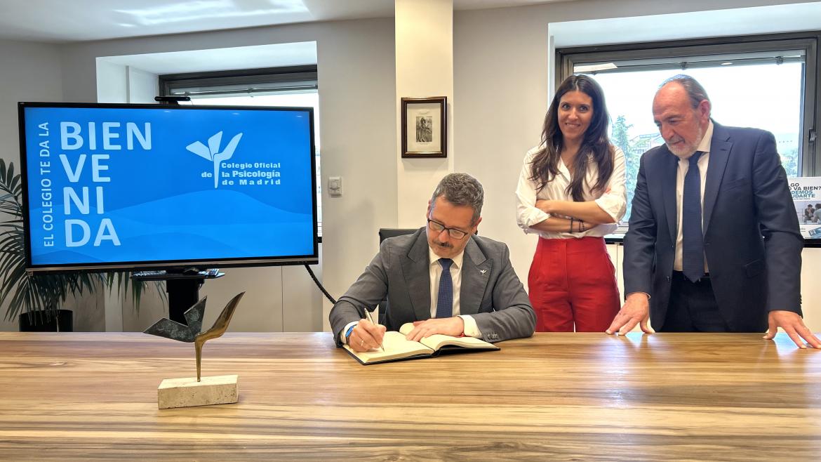 El consejero Mariano de Paco Serrano presenta el proyecto de Aplicación de la Psicología del Deporte con niños de la RFFM