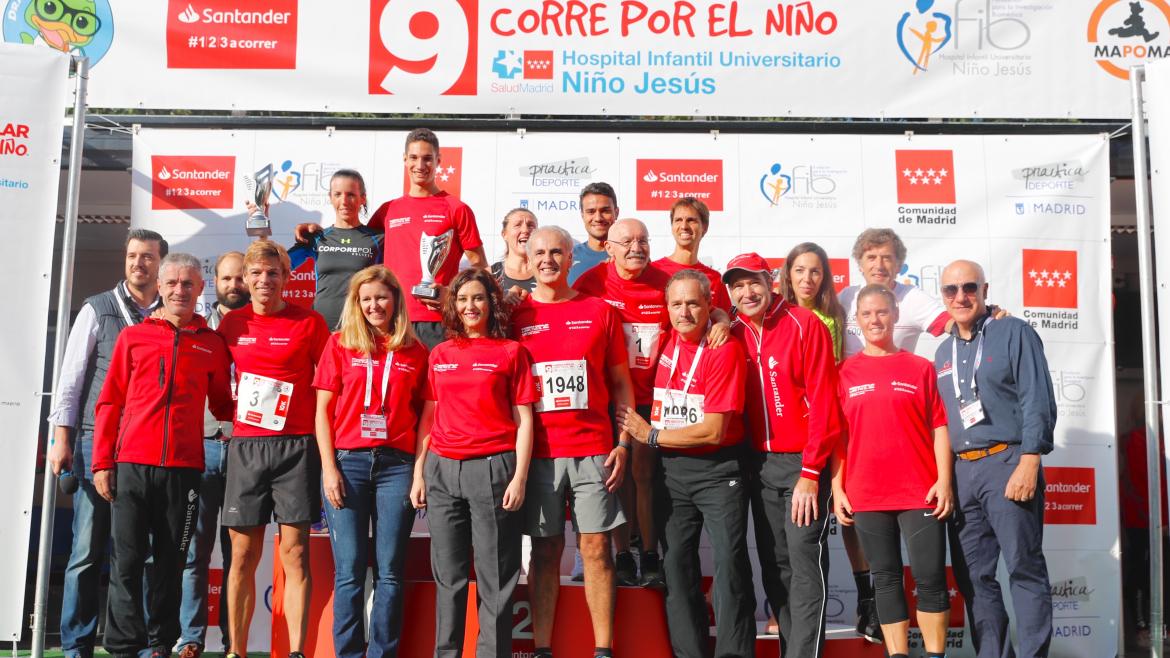 Díaz Ayuso, en la carrera solidaria ‘Corre por el niño’ organizada por el Hospital Niño Jesús Isabel Díaz Ayuso, en el podio de la carrera popular 'Corre por el Niño' junto a algunos de los participantes