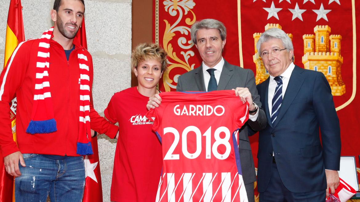 Garrido felicita a un Atlético de Madrid campeón, tras proclamarse ganador de la Europa League y de la Liga Femenina