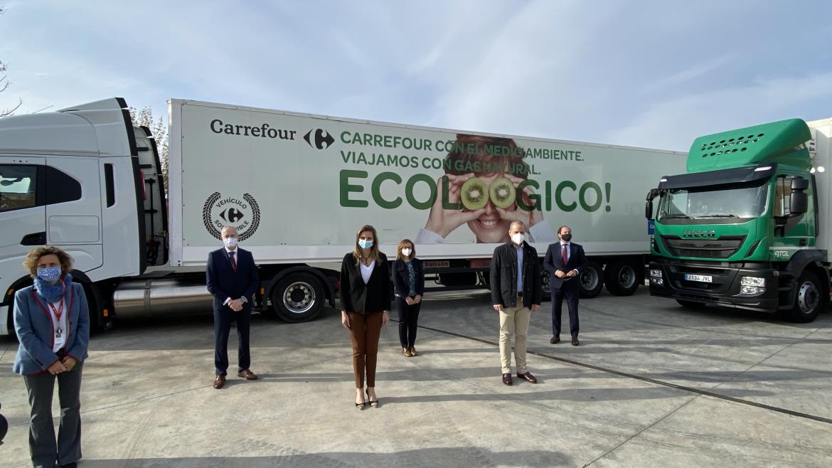 Paloma Martín visita un supermercado