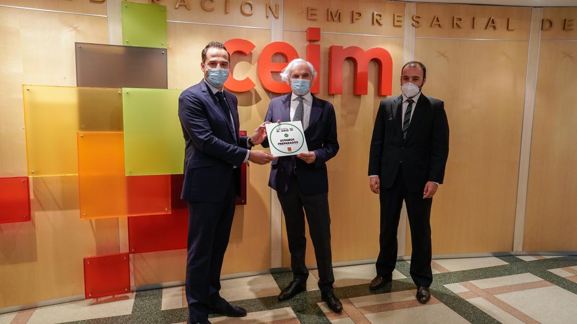 Ignacio Aguado durante la entrega del distintivo Garantía Madrid