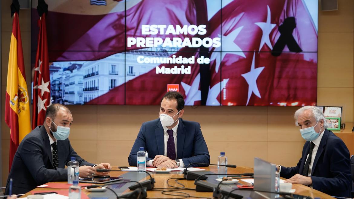 Ignacio Aguado durante la reunión con las principales asociaciones del sector del comercio