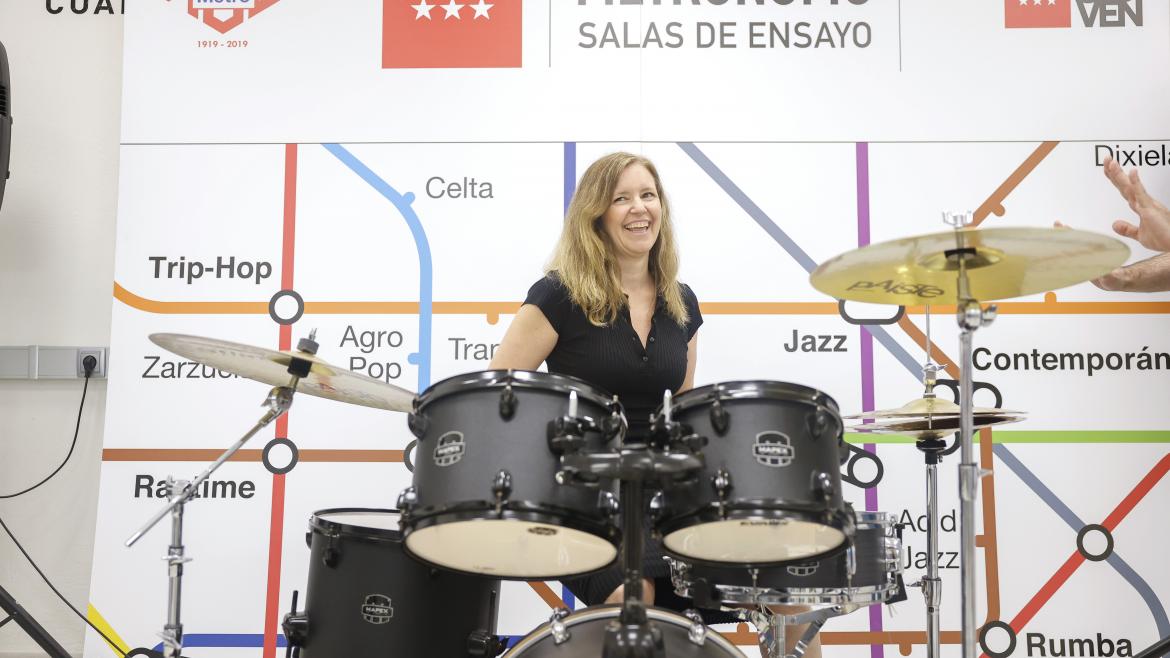 Dávila visita Metrónomo La consejera Ana Dávila durante su visita a Metrónomo