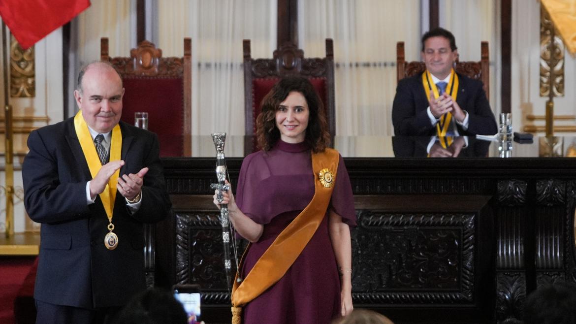 La presidenta Isabel Díaz Ayuso durante el acto en el que ha sido distinguida en Lima 