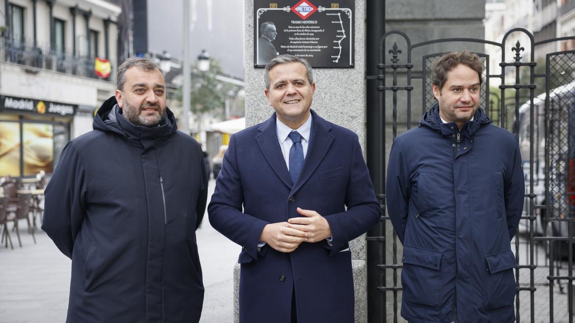 El consejero Jorge Rodrigo en la estación de Metro de Gran Vía
