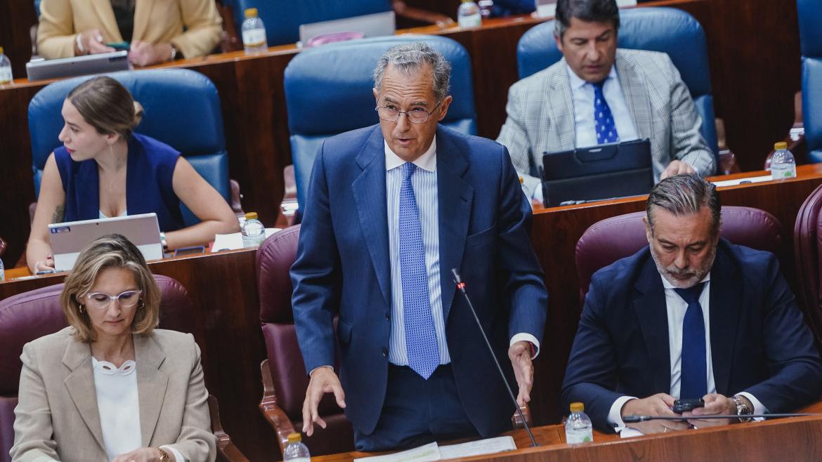 Enrique Ossorio durante una pregunta oral en la Asamblea de Madrid