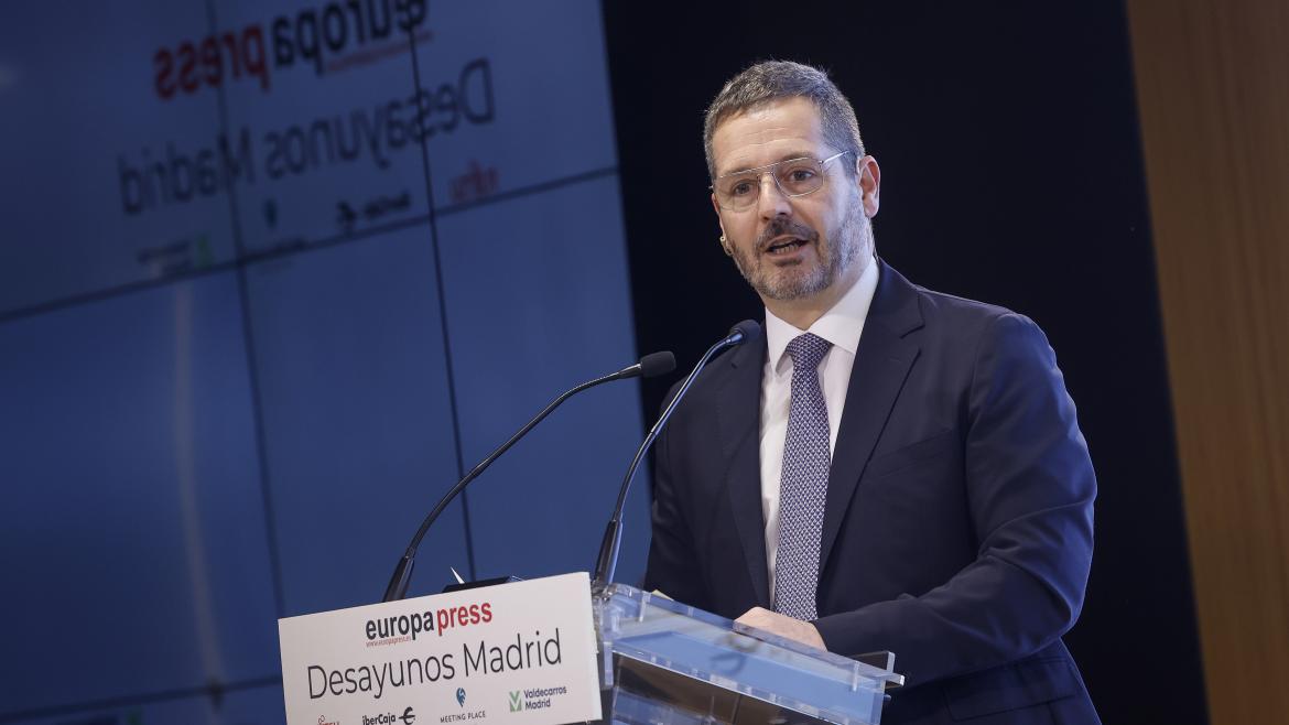 El consejero Mariano de Paco Serrano durante su intervención en el desayuno informativo de Europa Press 