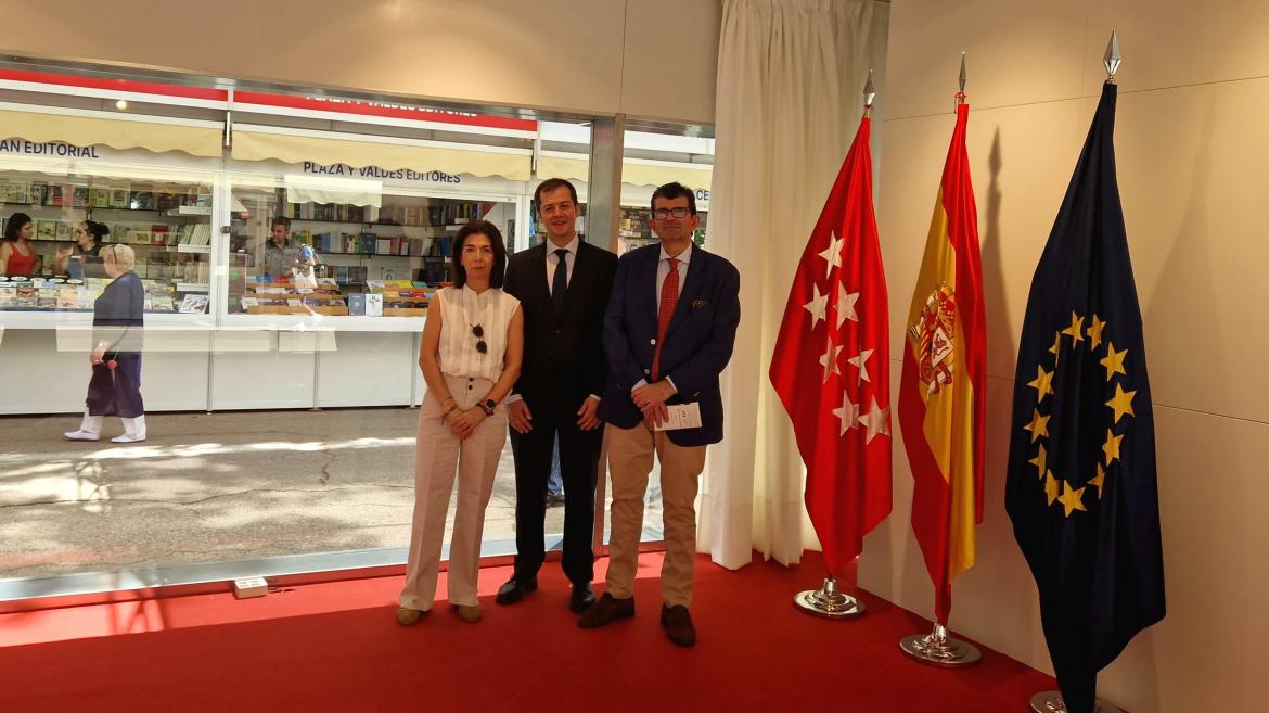 El viceconsejero Luis Martín en la inauguración oficial de la Feria del Libro de Madrid