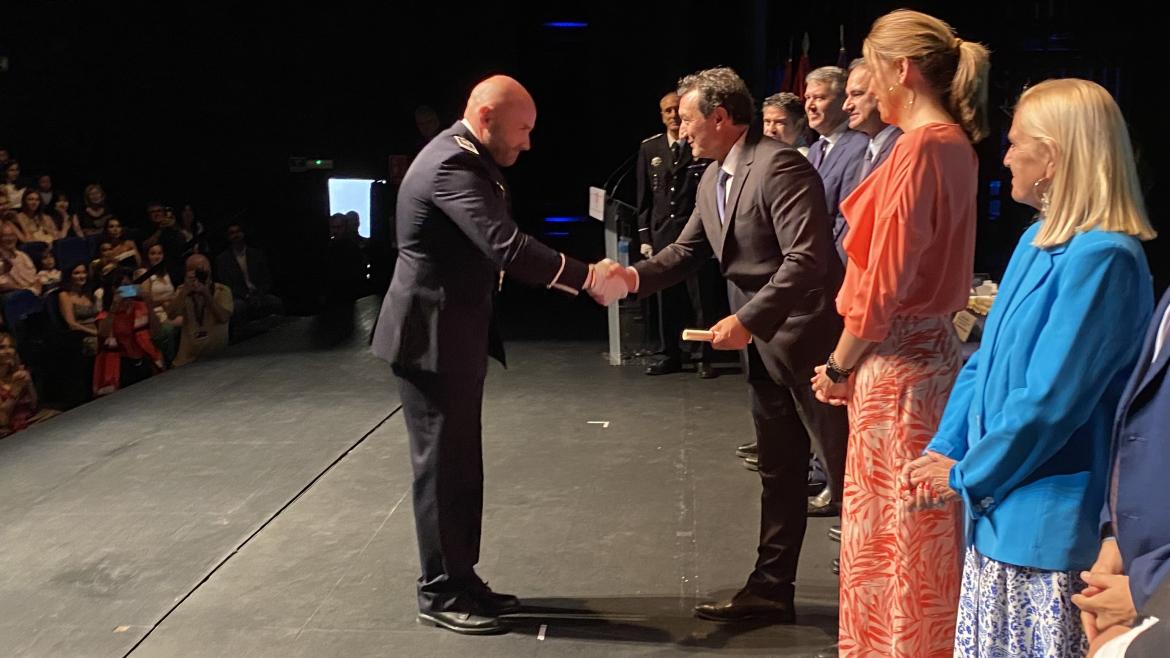 El director Pedro Ruiz Escobar durante la entrega de los diplomas de ascenso de las Policías Locales