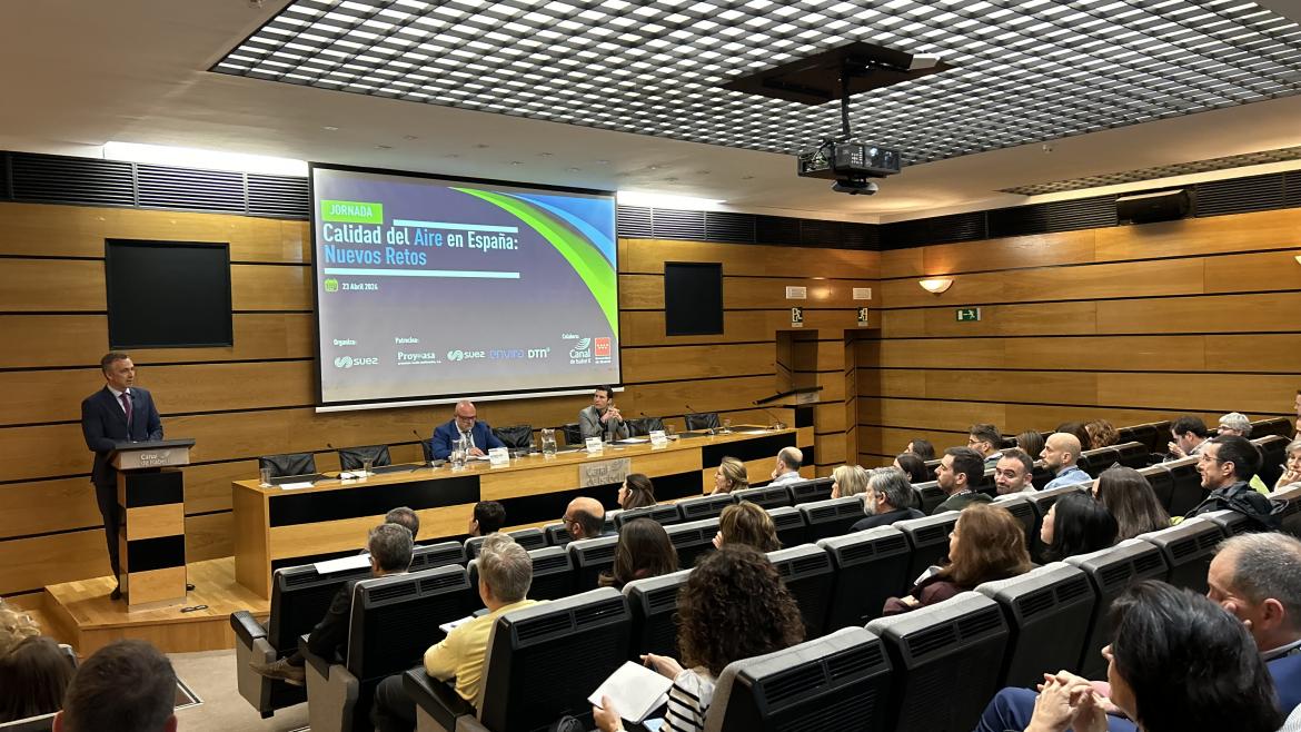 Novillo participa en la jornada Calidad del Aire en España: Nuevos retos El consejero Carlos Novillo en el auditorio de Canal de Isabel II