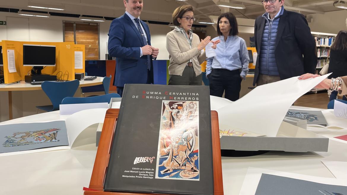 De Paco Serrano conoce las ilustraciones de El Quijote de Enrique Herreros de la Biblioteca Regional El consejero Mariano de Paco Serrano visualiza las ilustraciones de El Quijote de Enrique Herreros de la Biblioteca Regional