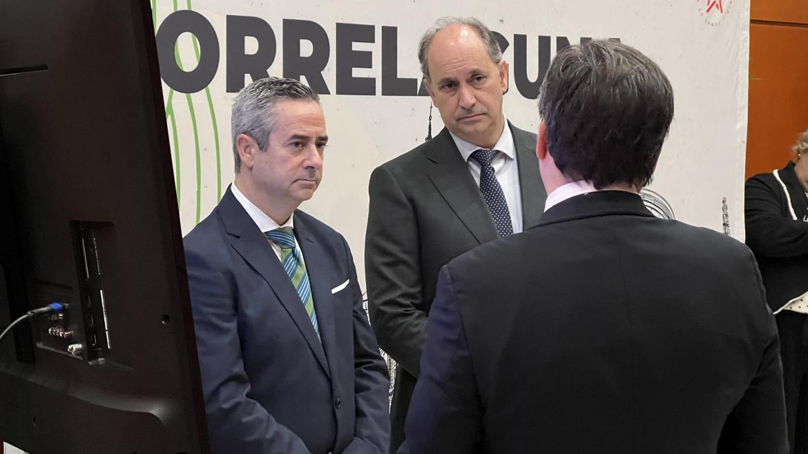 El consejero Miguel López-Valverde durante su visita a Torrelaguna