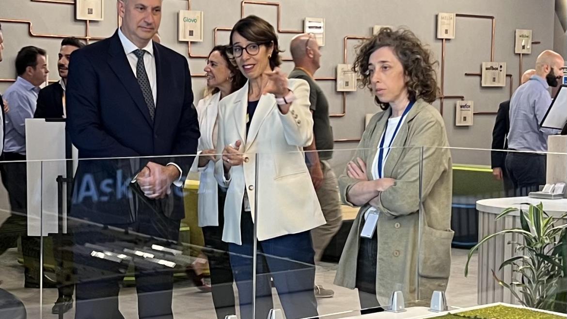 López-Valverde firma un acuerdo de colaboración con Amazon Web Services El consejero Miguel López-Valverde durante la firma de un acuerdo de colaboración con Amazon Web Services