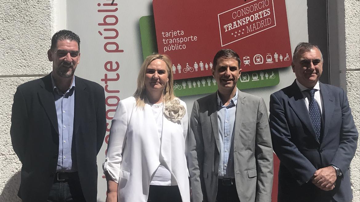 Rosalía Gonzalo en la nueva Oficina de Gestión de la Tarjeta de Transporte Público que el Consorcio Regional de Transportes (CRTM) en Alcalá de Henar