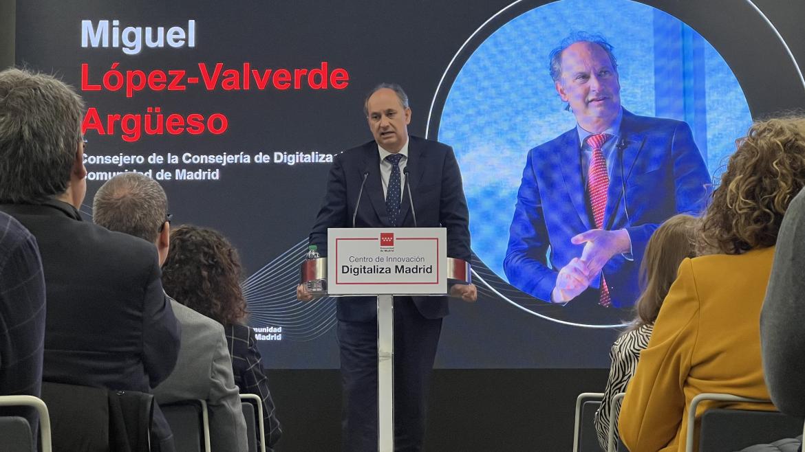 López-Valverde participa en el I Encuentro de Equipos TIC El consejero Miguel López-Valverde en el I Encuentro de Equipos TIC
