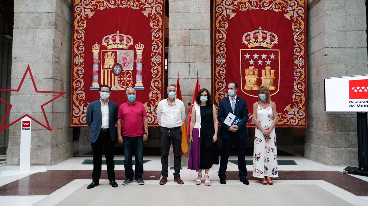 Isabel Díaz Ayuso firma con los sindicatos el borrador de Decreto sobre el teletrabajo entre los empleados públicos Isabel Díaz Ayuso durante la firma con los sindicatos el borrador de Decreto sobre el teletrabajo entre los empleados públicos