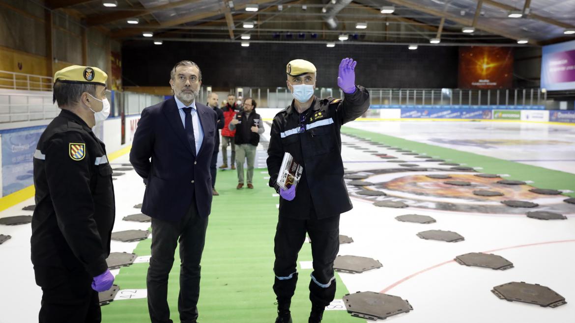 Enrique López durante su visita al Palacio de Hielo de Majadahonda