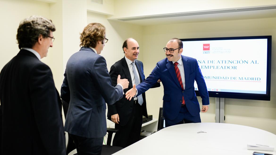 Manuel Giménez, ha visitado la Oficina del Empleador