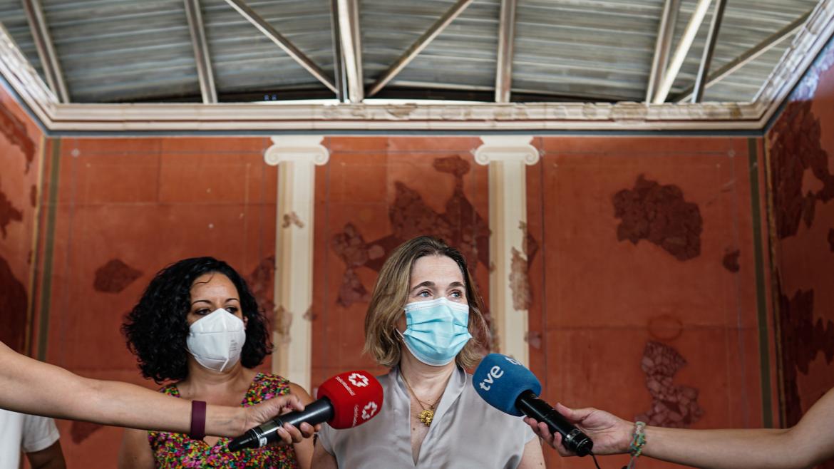 Marta Rivera visita la ciudad romana de Complutum en Alcalá de Henares La consejera interviniendo ante los medios