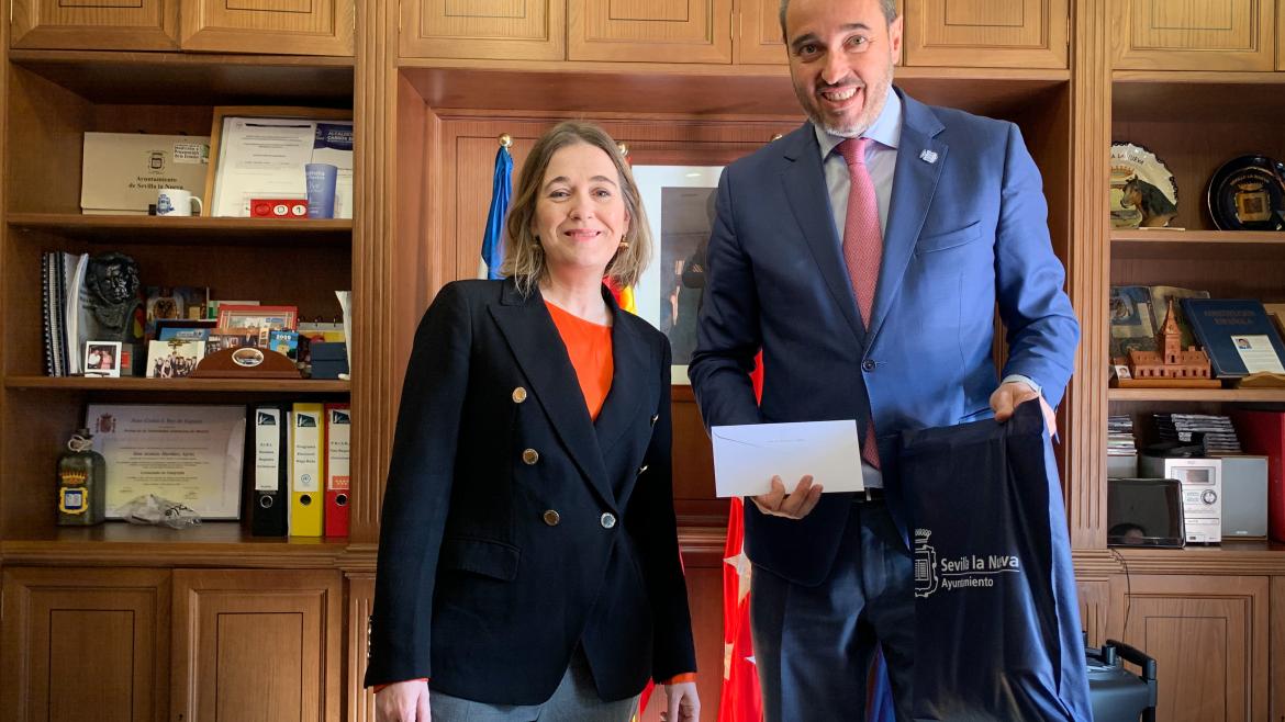 Marta Rivera visita Sevilla la Nueva