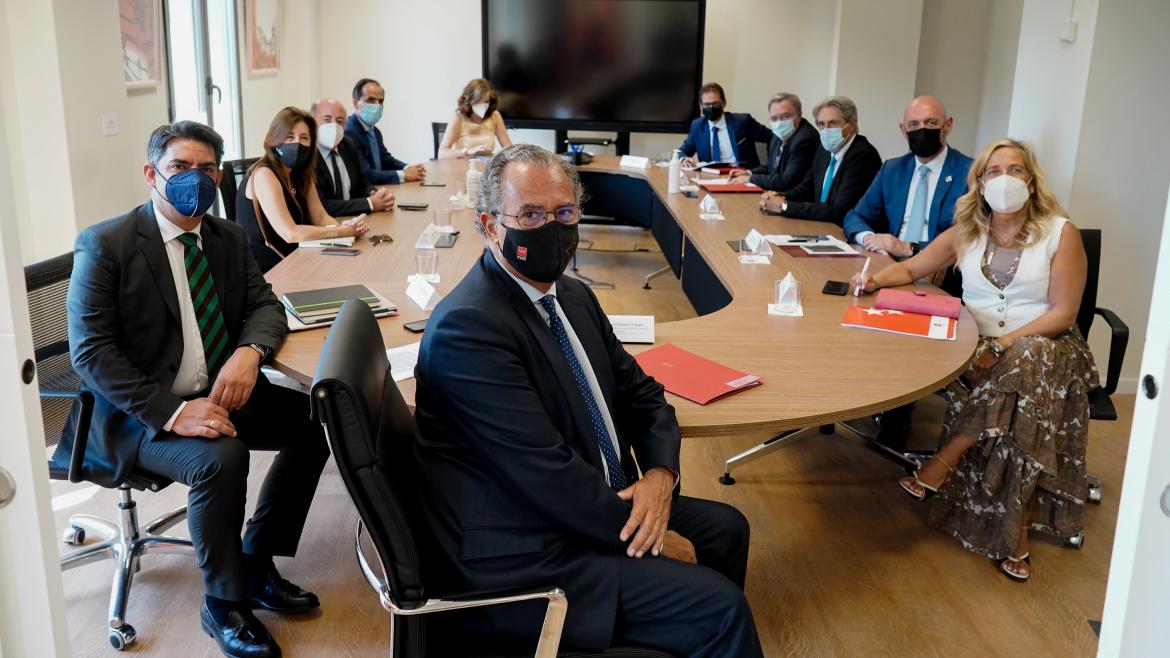 Enrique Ossorio durante la reunión con la Conferencia de Rectores de las Universidades de Madrid
