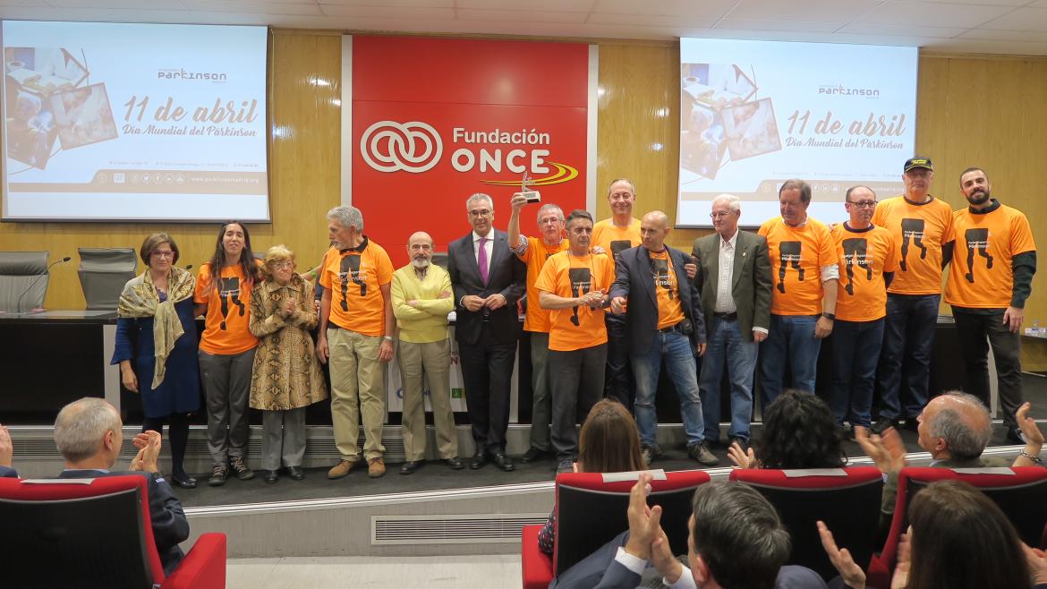 El consejero Carlos Izquierdo en la entrega de los premios al Reconocimiento de Parkinson. El consejero Carlos Izquierdo en la entrega de los premios al Reconocimiento de Parkinson.