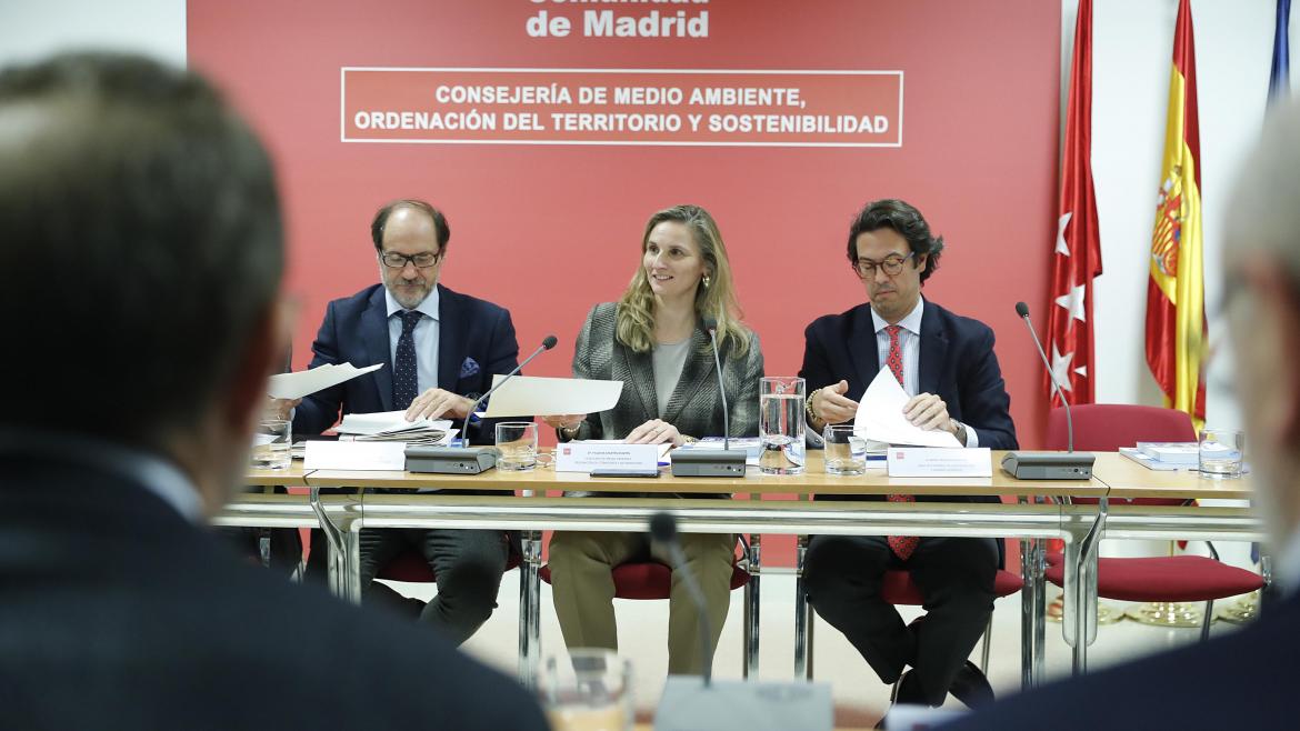 Paloma Martín preside la primera reunión del Comité científico-técnico de Sostenibilidad y Cambio Climático Paloma Martín presidiendo la primera reunión del Comité científico-técnico de Sostenibilidad y Cambio Climático