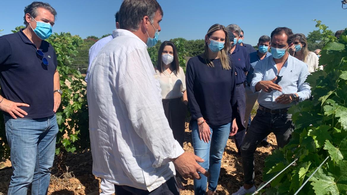 Paloma Martín durante su visita a El Regajal