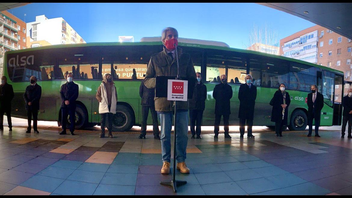 El consejero de Transportes ha agradecido a los profesionales de la red de autobuses su labor frente al temporal