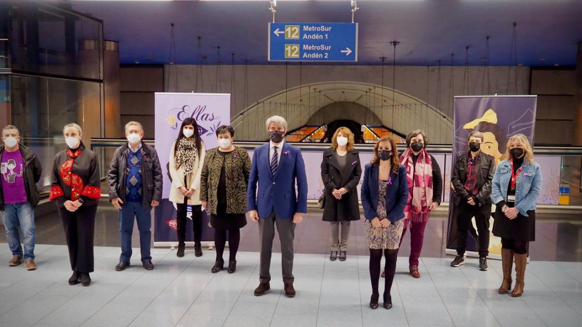 La Comunidad homenajea en Metro a mujeres relevantes de la Historia en el Día Internacional de la Mujer