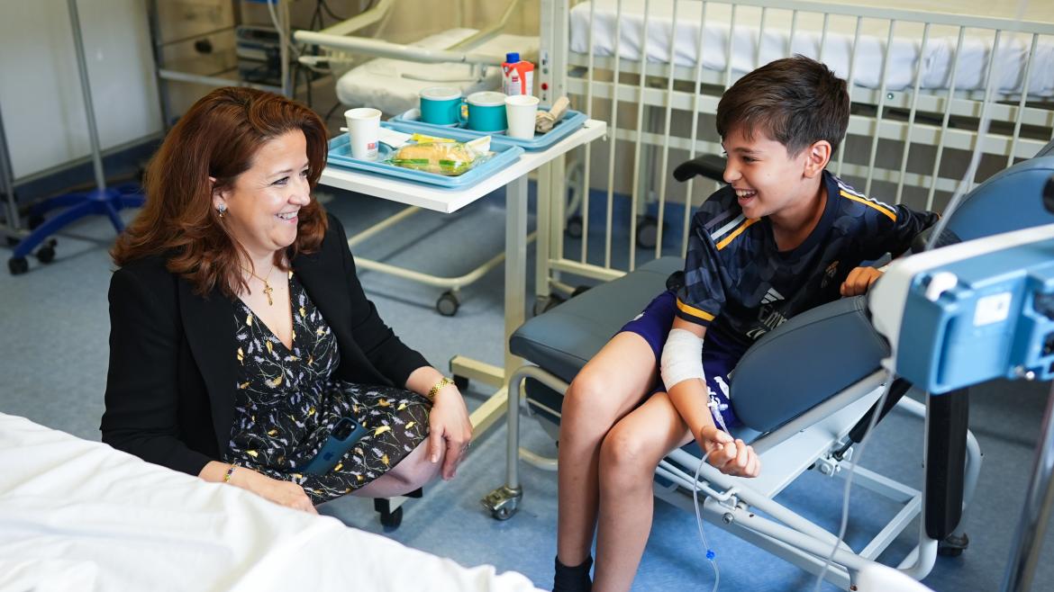Matute visita el Hospital público Universitario del Henares La consejera Fátima Matute durante su visita al Hospital público Universitario del Henares