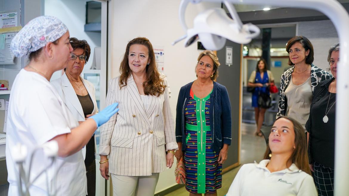 La consejera Fátima Matute durante su visita al Centro de Salud Goya 