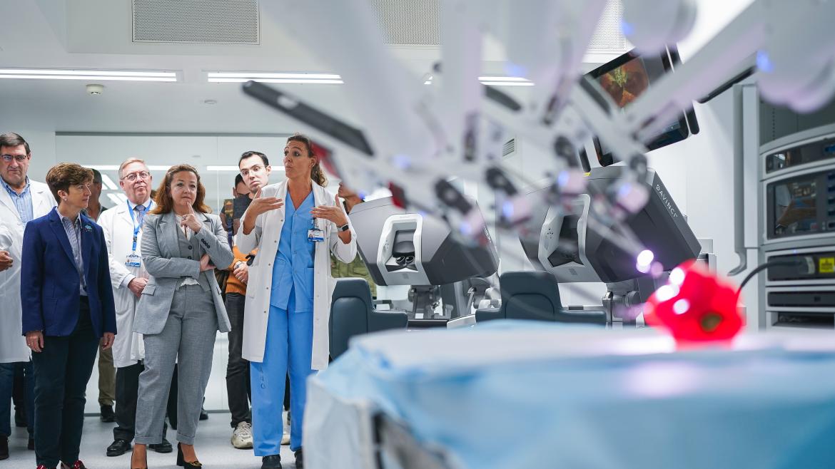 Fátima Matute durante su visita al Hospital Clínico San Carlos