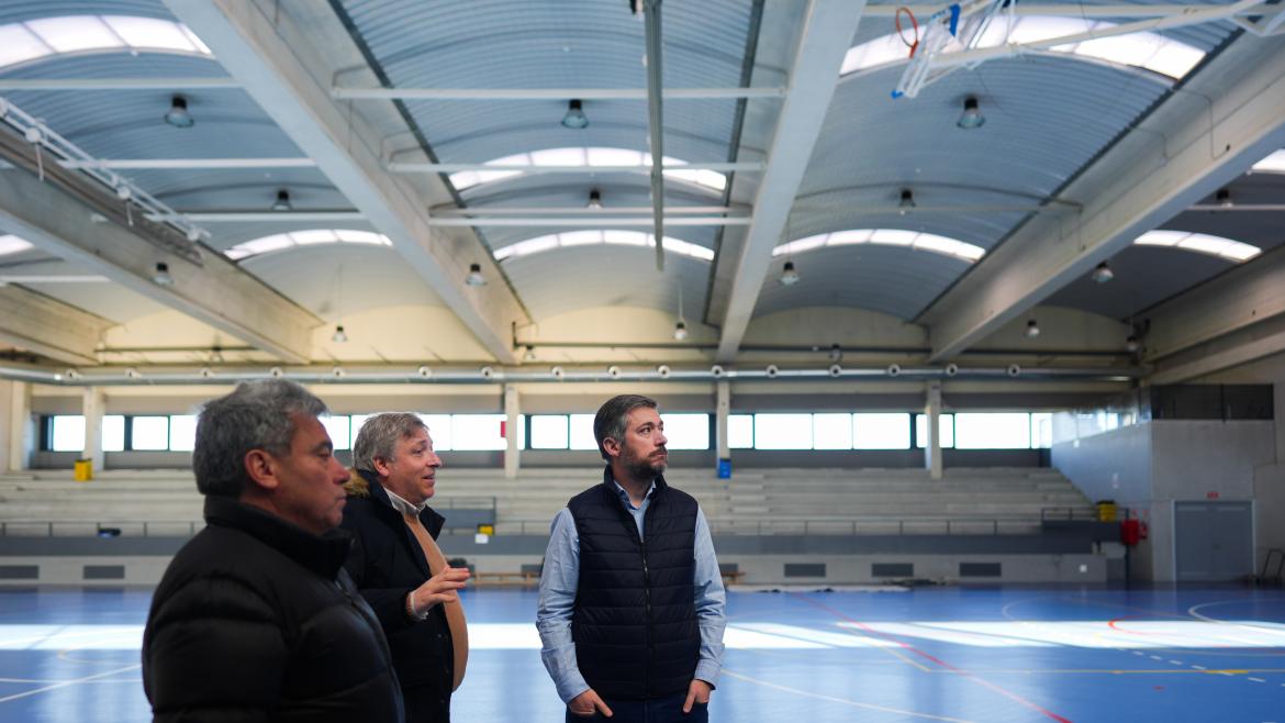 Miguel Ángel García Martín visita obras PIR Buitrago del Lozoya polideportivo