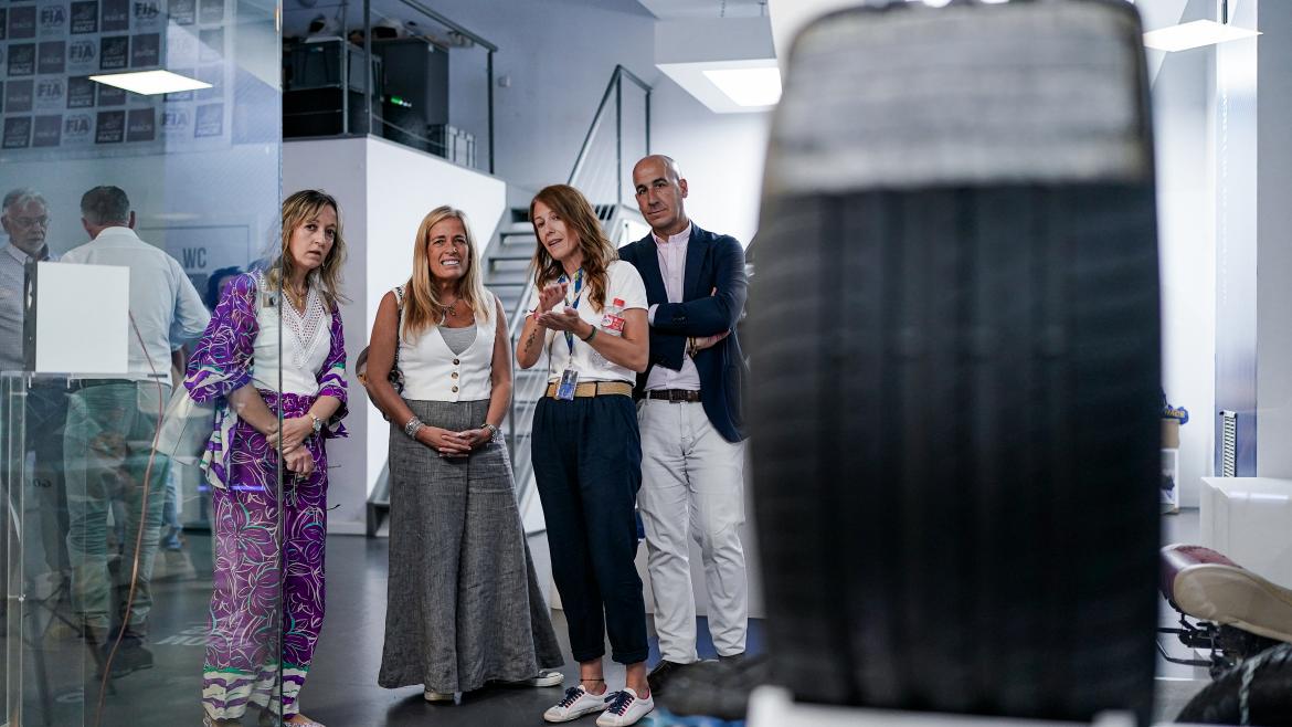 La Comunidad de Madrid registra la siniestralidad laboral más baja de España, un 22% inferior a la media La consejera Rocío Albert en el Circuito del Jarama 4