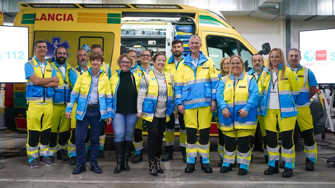 La Comunidad de Madrid atendió en sus hospitales públicos a 9.806 personas afectadas por ictus en 2022 Foto de grupo de Fátima Matute y el equipo del SUMMA112