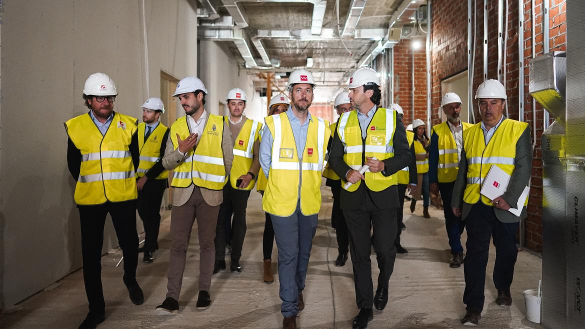 El consejero Miguel Ángel García Martín durante su visita a Torrejón de Ardoz