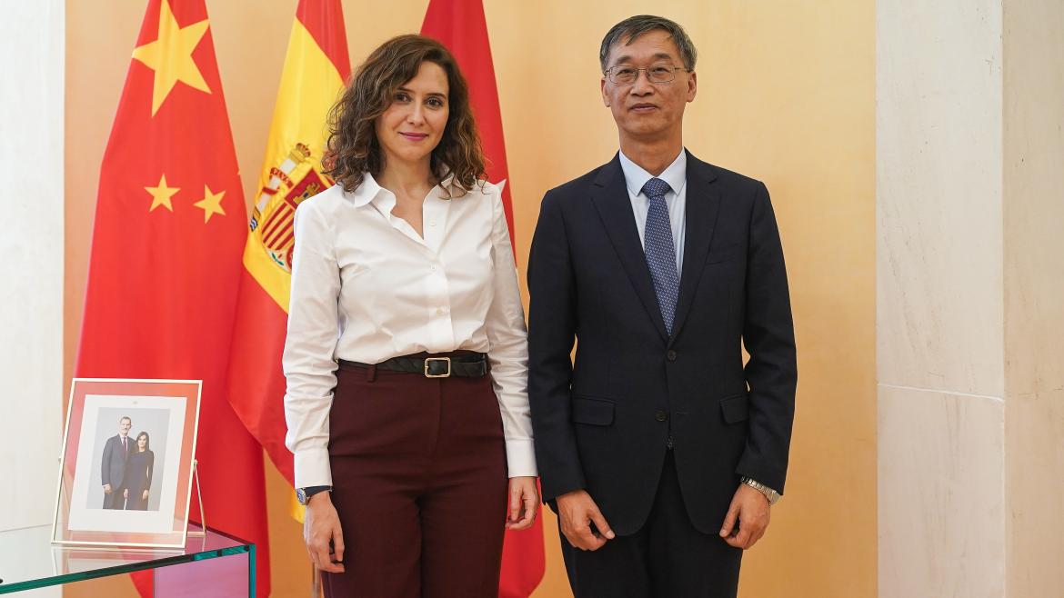 Díaz Ayuso se reúne con el embajador de la República Popular China en España La presidenta Isabel Díaz Ayuso durante su encuentro con el embajador de la República Popular China en España