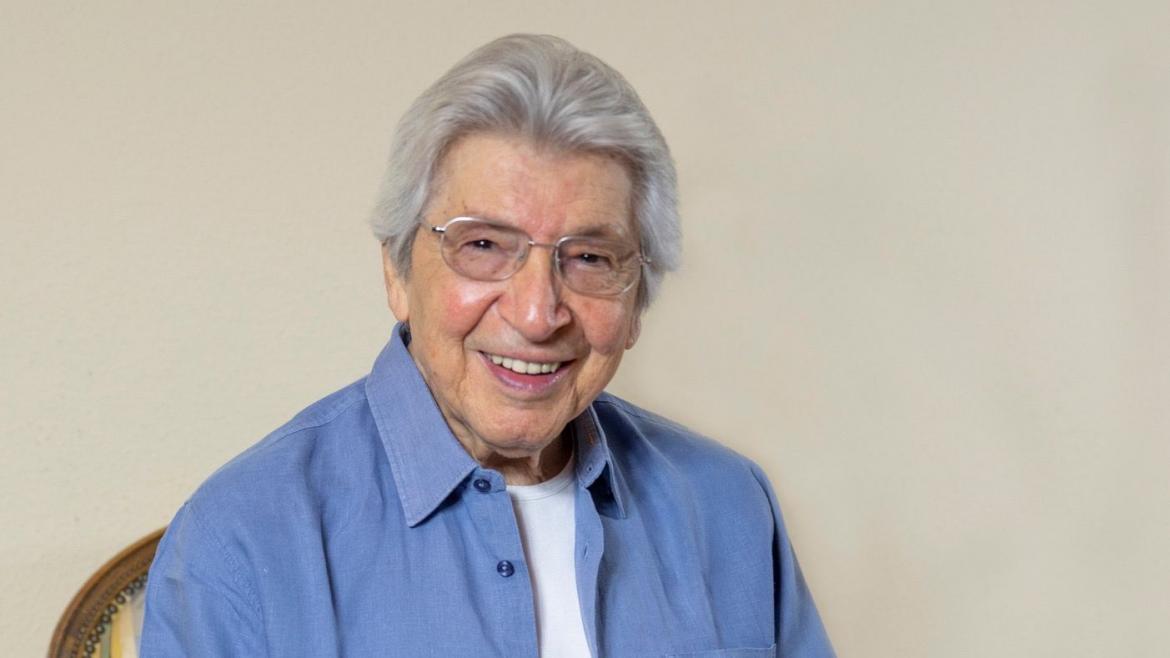 Una foto del compositor Manuel Alejandro
