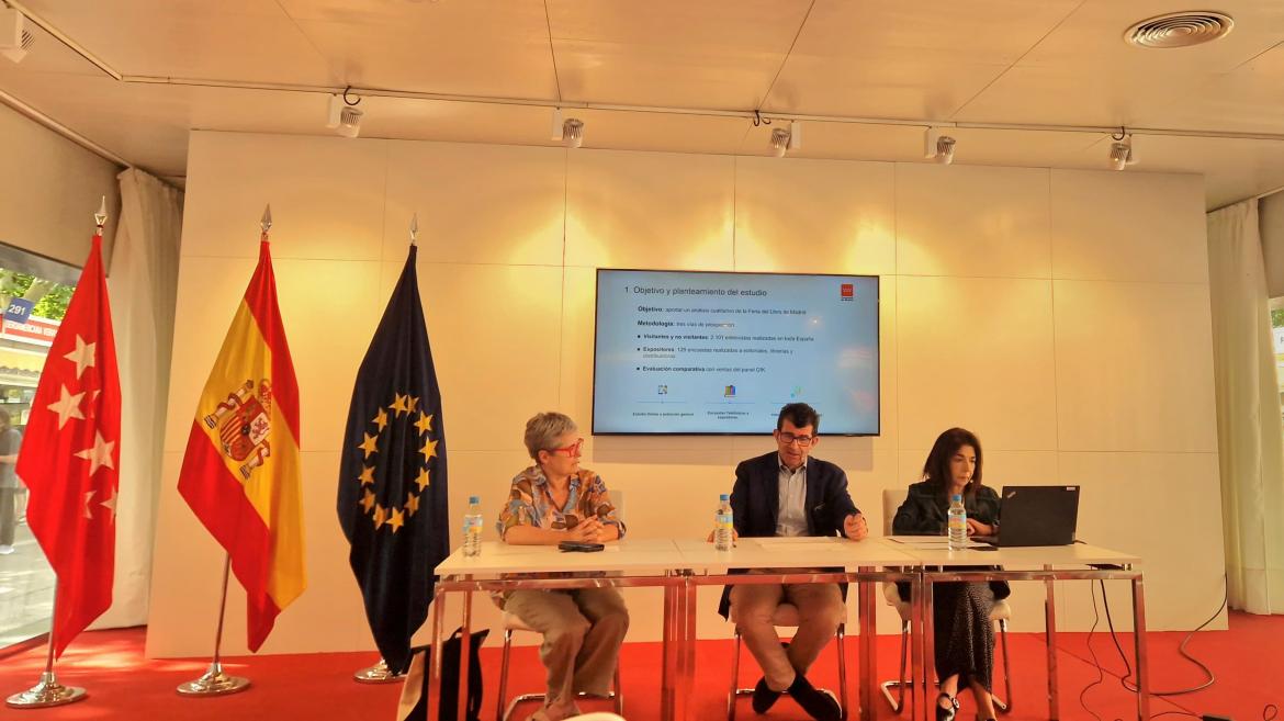 El director general Bartolomé González explica el estudio Impacto de la Feria del Libro de Madrid de 2024