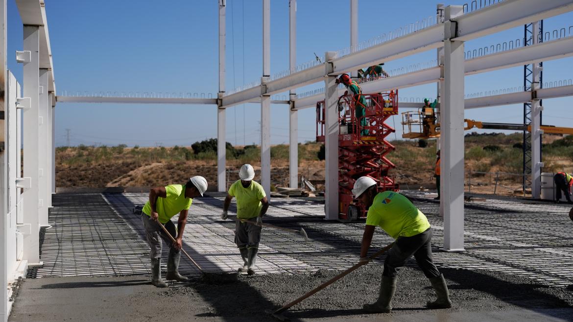 empleo hombres trabajando en la obra