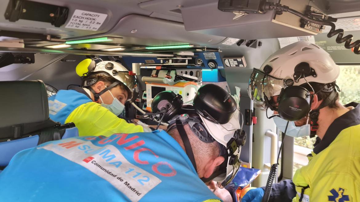 El Servicio de Urgencia Médica de la Comunidad de Madrid atendió casi 700.000 llamadas entre enero y julio de este año Sanitarios del SUMMA 112